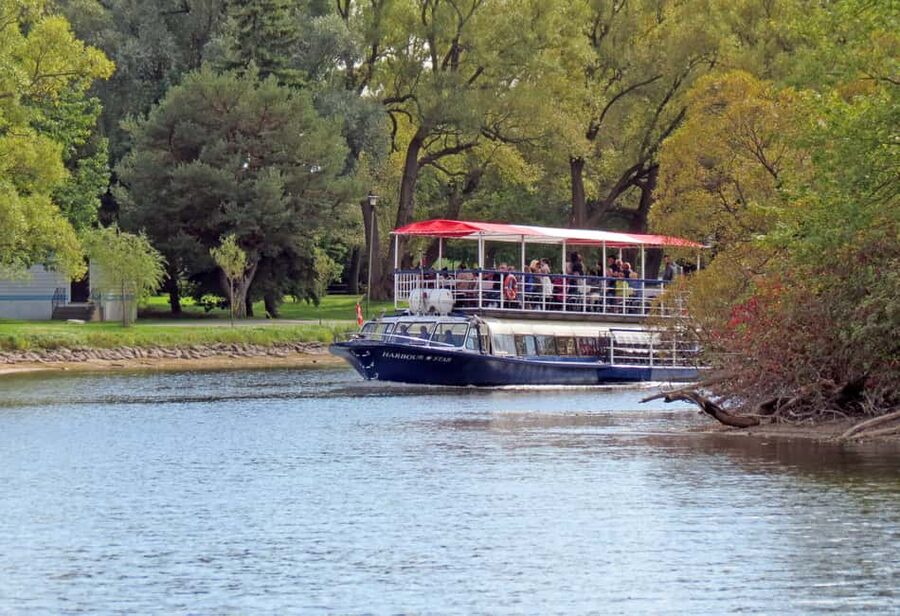 Toronto: Guided Harbour and Islands Sightseeing Cruise - Boarding and choosing your seat