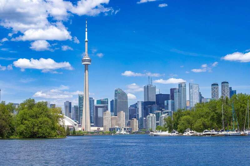 Toronto: Harbor and Islands Sightseeing Cruise - Crossing the Western Harbour with the skyline ahead