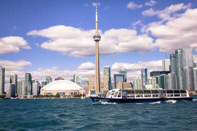 Toronto: Harbor and Islands Sightseeing Cruise - What the boat is like for photos and comfort