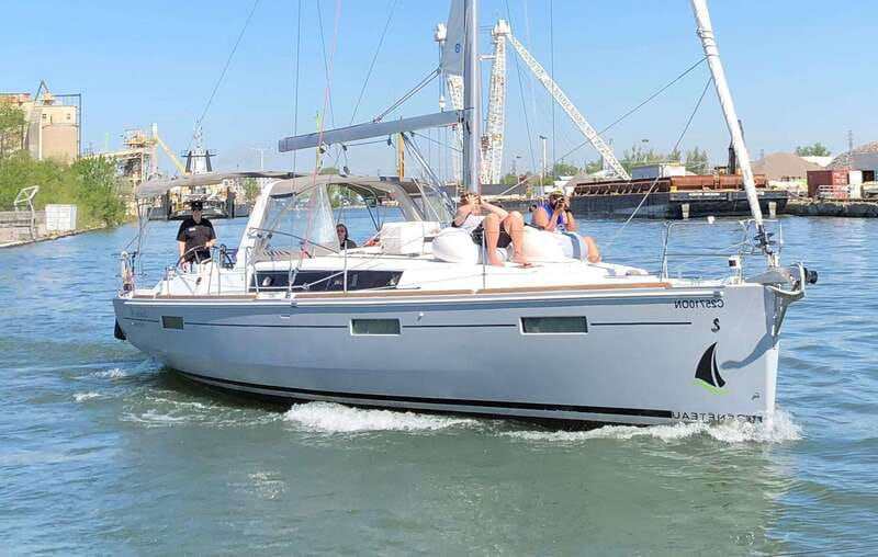 Toronto: Sailing Yacht Cruise of Toronto Harbor and Islands - Let the captain handle the yacht, or learn the basics