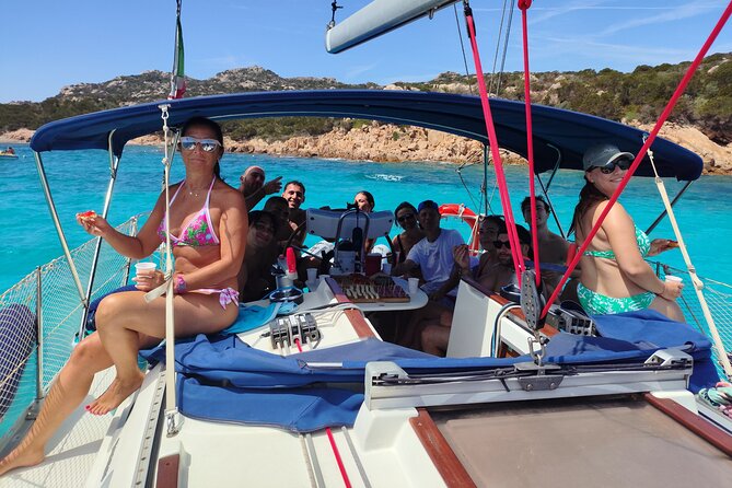 Tour to the islands of the La Maddalena Archipelago by sailing boat - Why a sailing boat is the right way to see La Maddalena