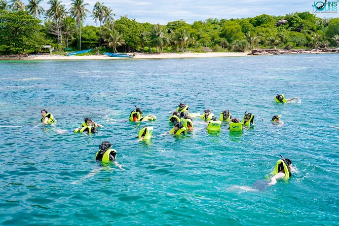 Trip 3 : 3 Islands by boat - The guide can shape the whole day