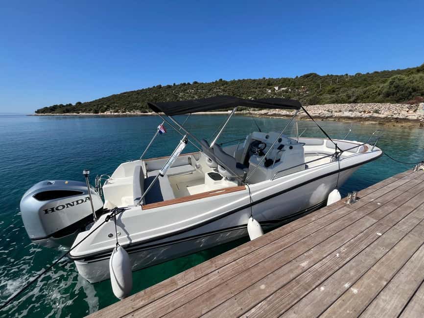 Trogir: Blue Lagoon and 3 Islands Speedboat Tour - Maslinica on Šolta: a useful break from the water