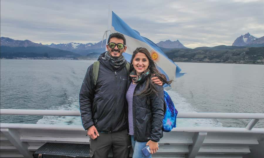 Ushuaia: Catamaran Sailing to Penguin Island - The long return past Estancia Tunnel and Fique
