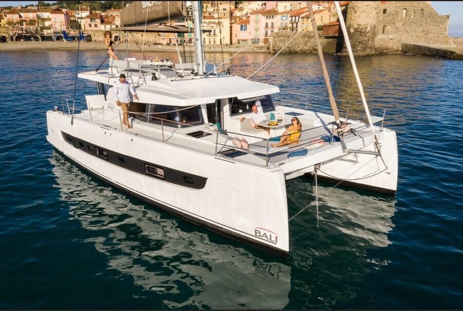Yacht catamaran trip to the Lavezzi Islands - Who should book this day on the water?