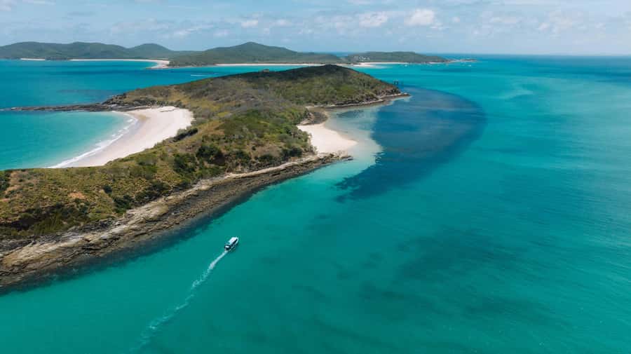 Yeppoon: Great Keppel Island Fast Boat Snorkel & Lunch Tour - The Kraken crossing from Keppel Bay Marina