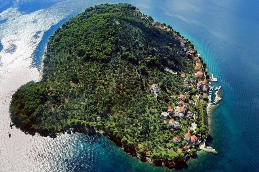 Zadar: 3 Island Speedboat Tour & Blue Bay Swim with Drinks - What to pack and how to meet the boat