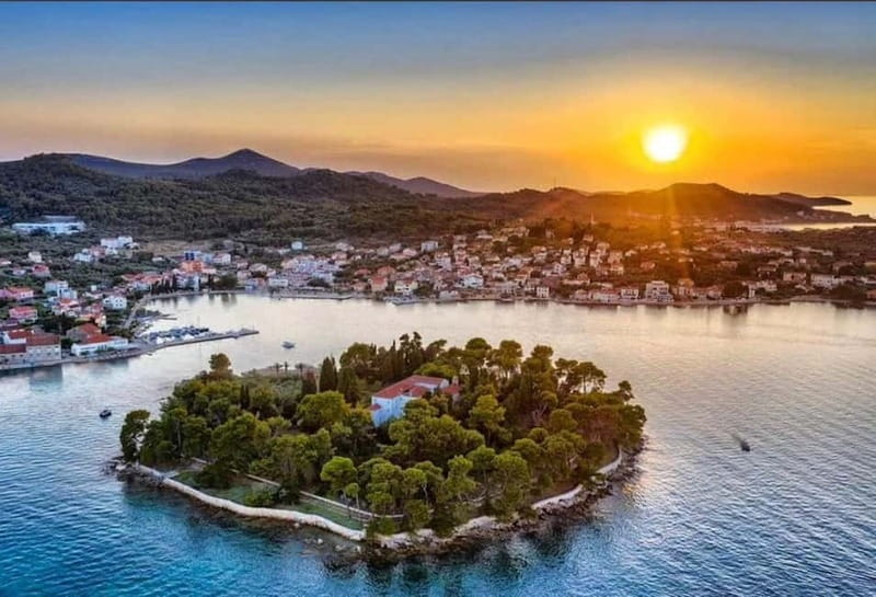 Zadar: 3 Island Speedboat Tour & Blue Bay Swim with Drinks - Blue Bay: the first stop is about getting in the water