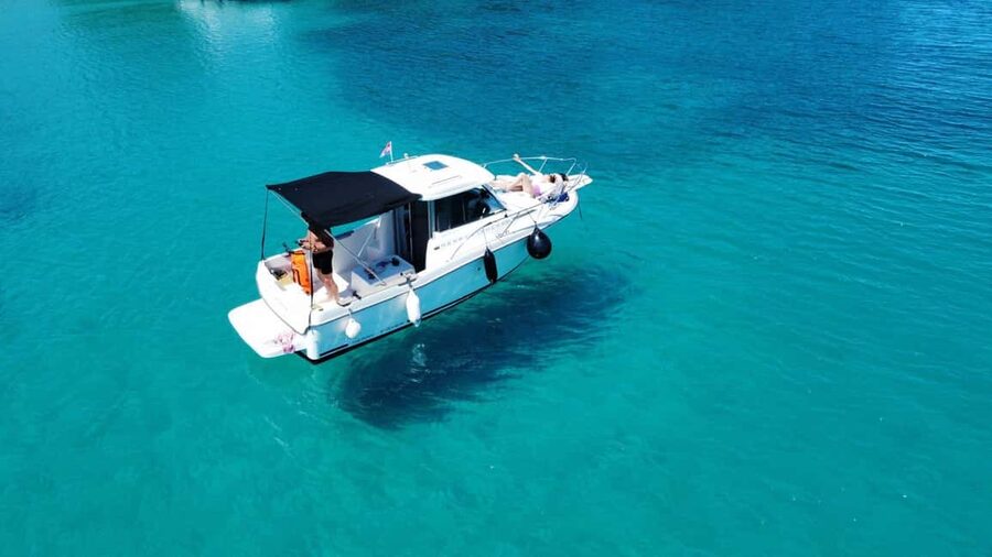 Zadar: Half-Day Island-Hopping and Lagoons Cruise with Fruit - A sandy beach stop on Ugljan