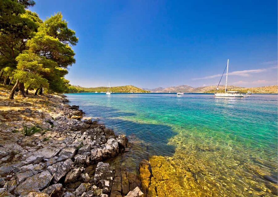 Zadar: Preko, Osljak, and Kali Island Boat Tour with Drinks - Preko: cafés, a sandy beach, and island time