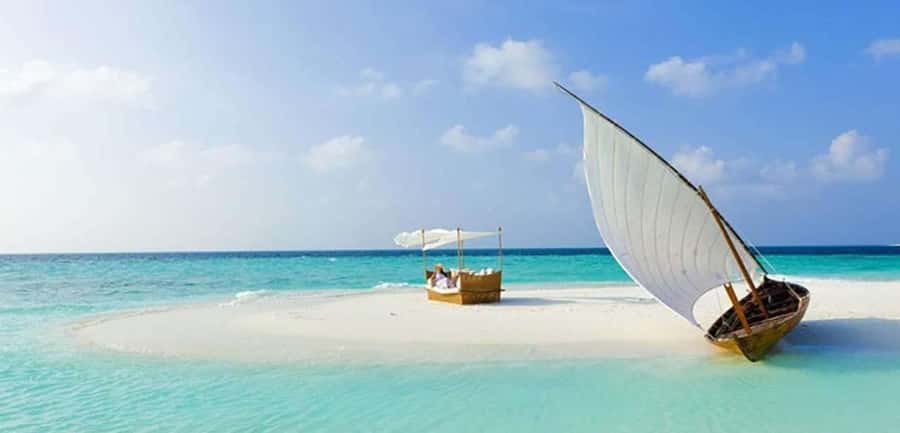 Zanzibar: Prison Island and Nakupenda Boat Trip with Lunch - A sandbank lunch at Nakupenda